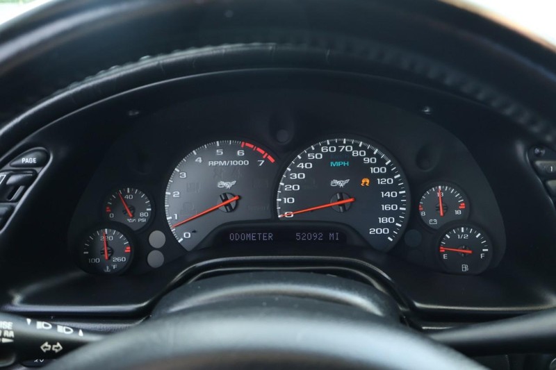 Chevrolet Corvette Vehicle Full-screen Gallery Image 31