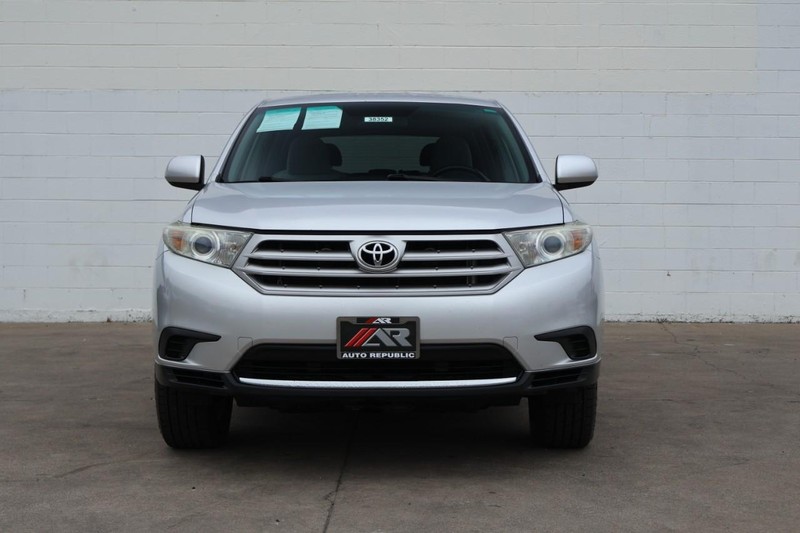 Toyota Highlander Vehicle Full-screen Gallery Image 02
