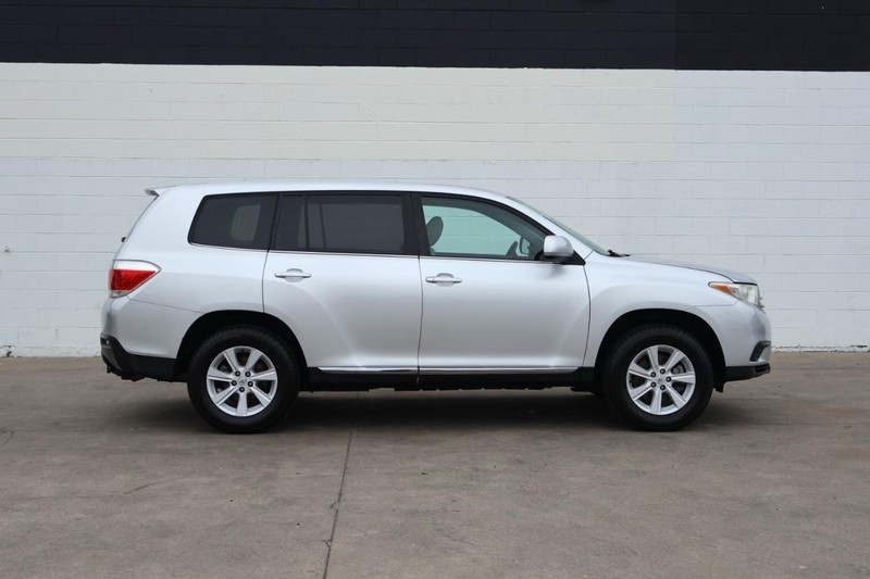 Toyota Highlander Vehicle Full-screen Gallery Image 04