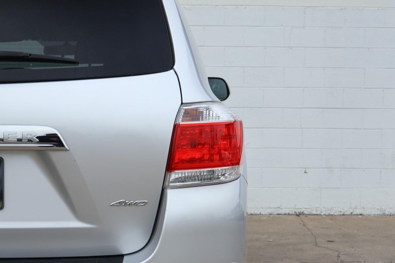 Toyota Highlander Vehicle Full-screen Gallery Image 07