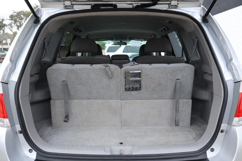 Toyota Highlander Vehicle Full-screen Gallery Image 08
