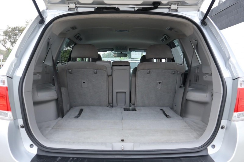 Toyota Highlander Vehicle Full-screen Gallery Image 09