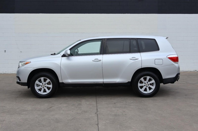 Toyota Highlander Vehicle Full-screen Gallery Image 11