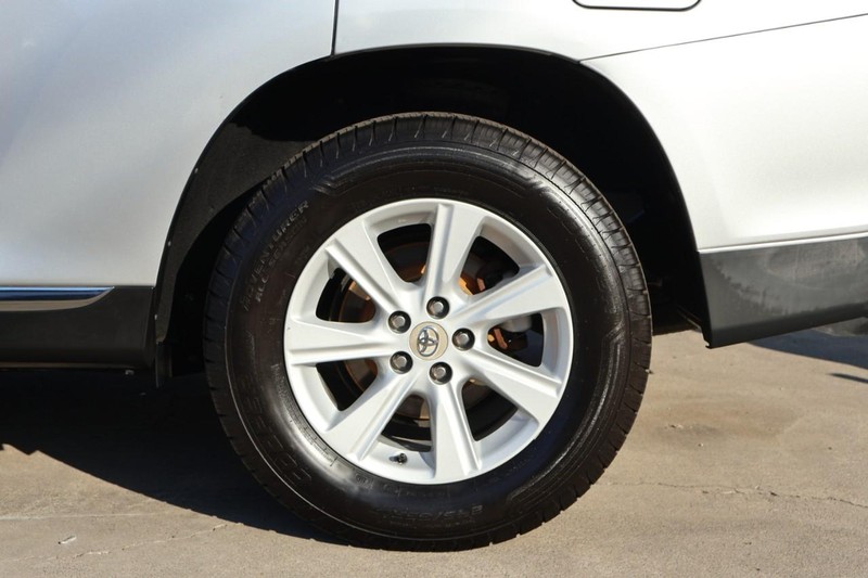 Toyota Highlander Vehicle Full-screen Gallery Image 14