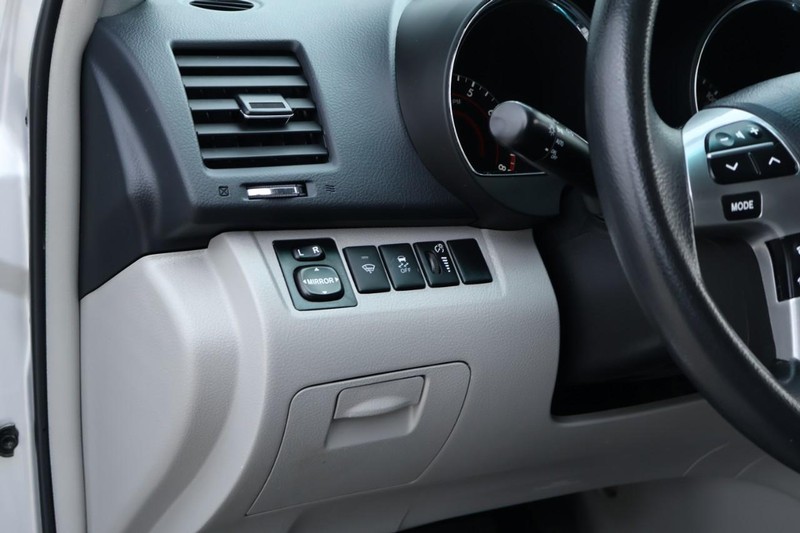 Toyota Highlander Vehicle Full-screen Gallery Image 17