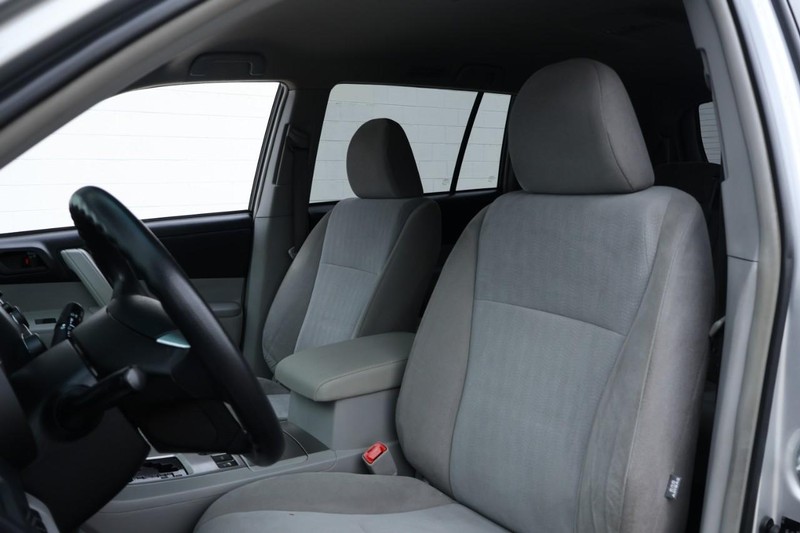 Toyota Highlander Vehicle Full-screen Gallery Image 18