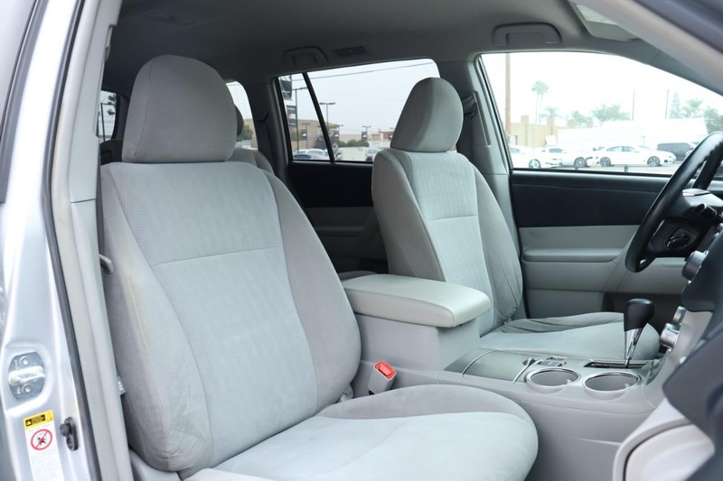 Toyota Highlander Vehicle Full-screen Gallery Image 21