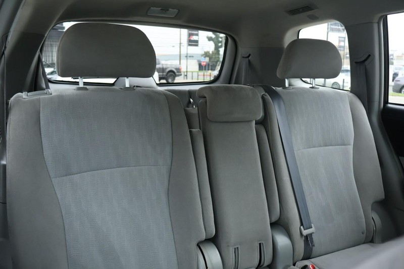 Toyota Highlander Vehicle Full-screen Gallery Image 22