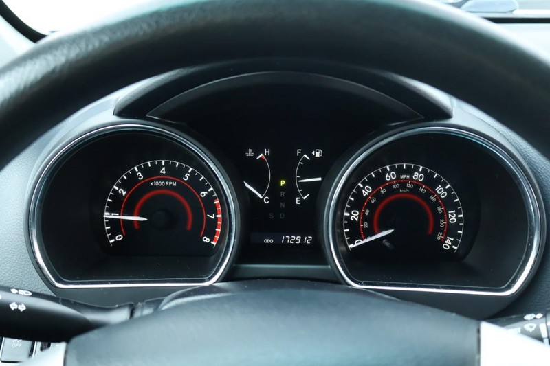 Toyota Highlander Vehicle Full-screen Gallery Image 26