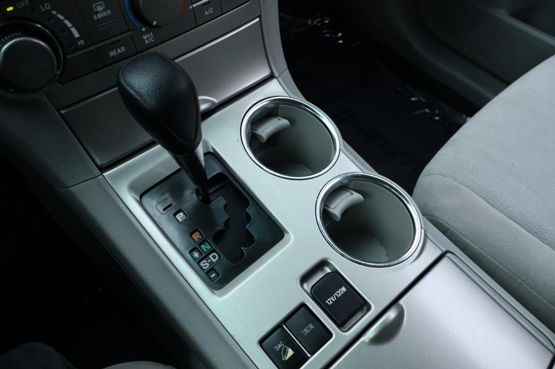 Toyota Highlander Vehicle Full-screen Gallery Image 32