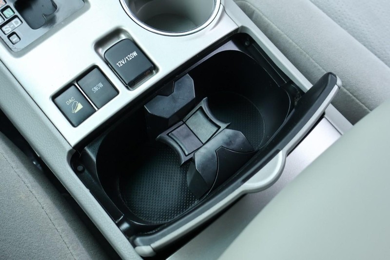 Toyota Highlander Vehicle Full-screen Gallery Image 33