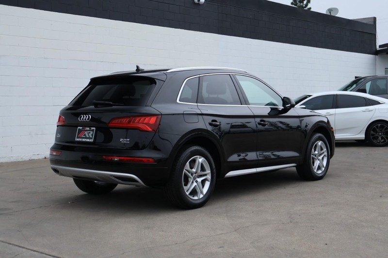 Audi Q5 Vehicle Full-screen Gallery Image 05