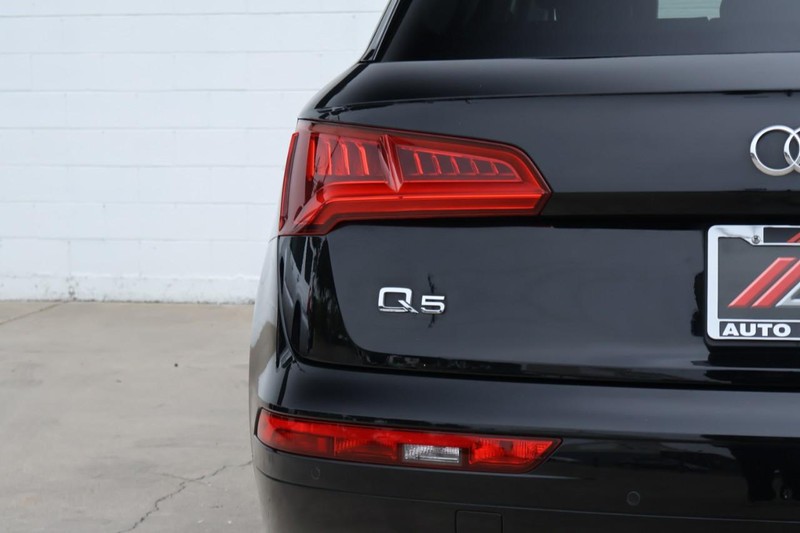 Audi Q5 Vehicle Full-screen Gallery Image 07