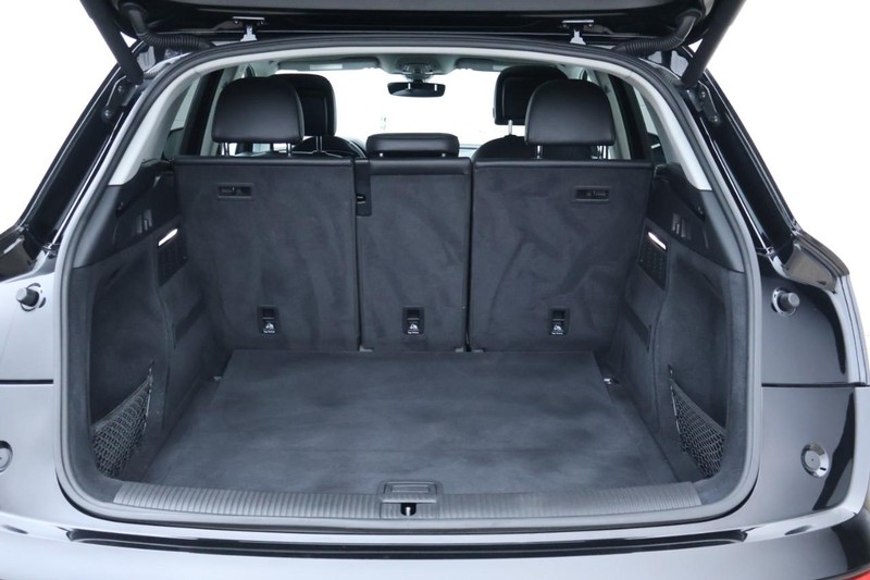 Audi Q5 Vehicle Full-screen Gallery Image 09