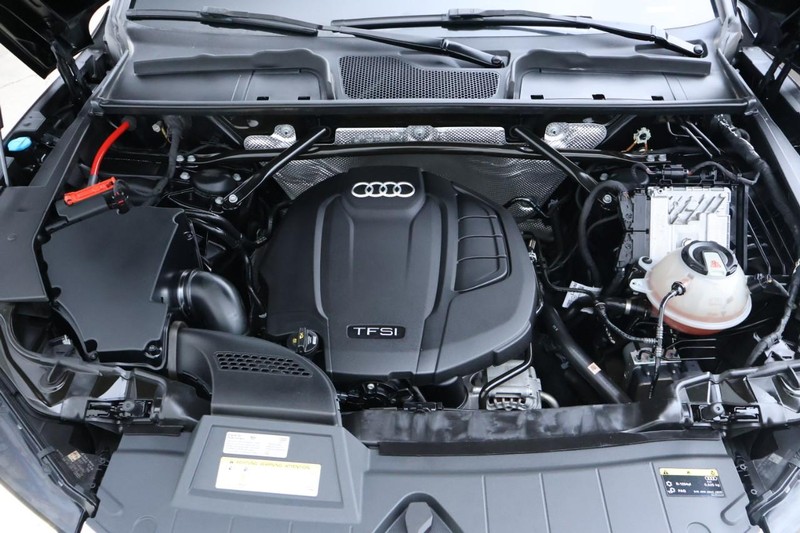 Audi Q5 Vehicle Full-screen Gallery Image 14