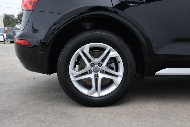 Audi Q5 Vehicle Full-screen Gallery Image 15