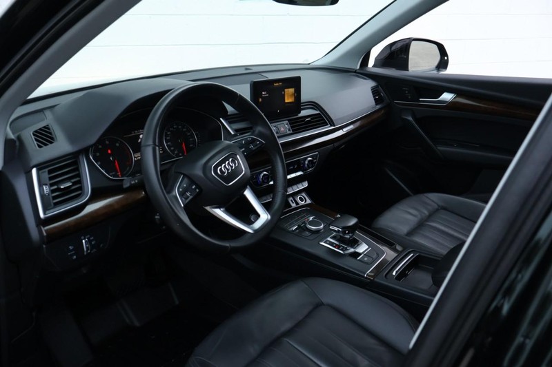Audi Q5 Vehicle Full-screen Gallery Image 18