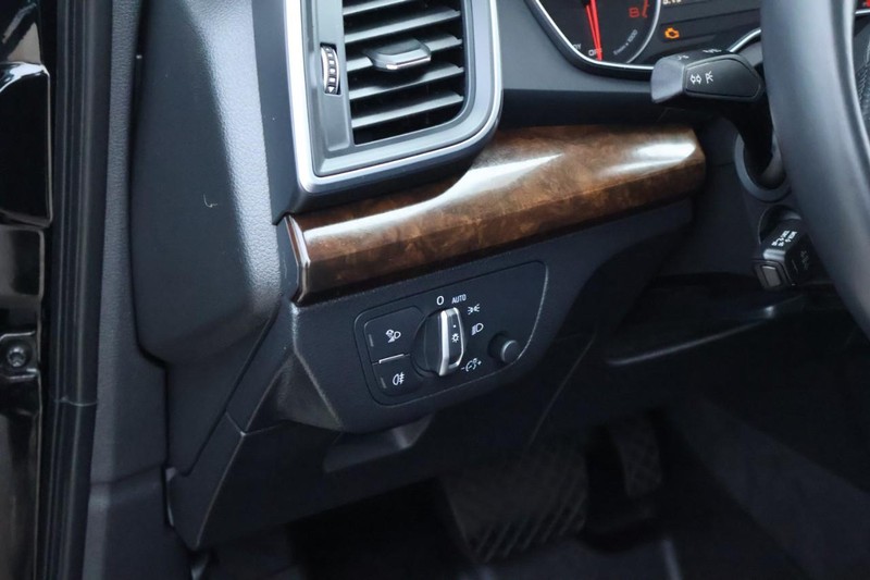 Audi Q5 Vehicle Full-screen Gallery Image 19