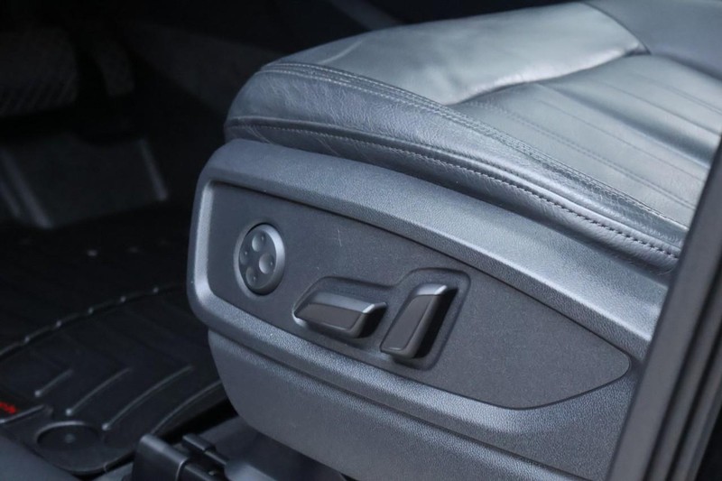 Audi Q5 Vehicle Full-screen Gallery Image 20