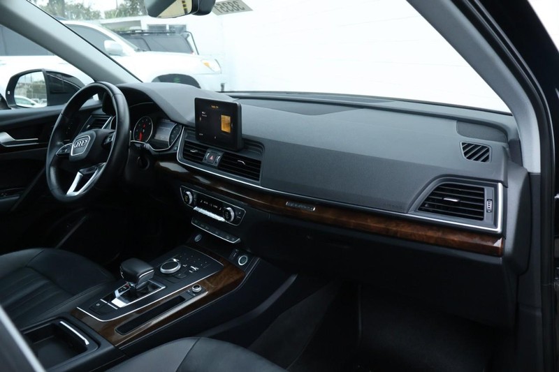 Audi Q5 Vehicle Full-screen Gallery Image 23