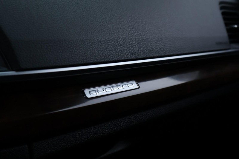 Audi Q5 Vehicle Full-screen Gallery Image 24