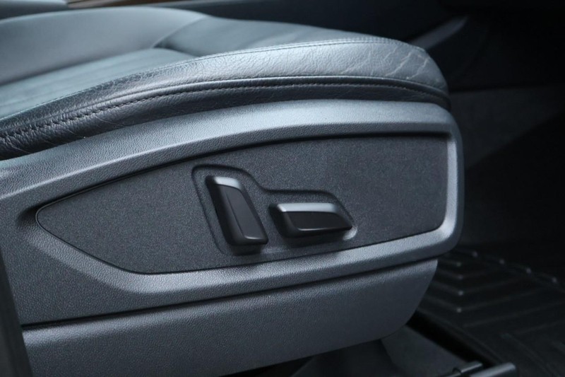 Audi Q5 Vehicle Full-screen Gallery Image 25