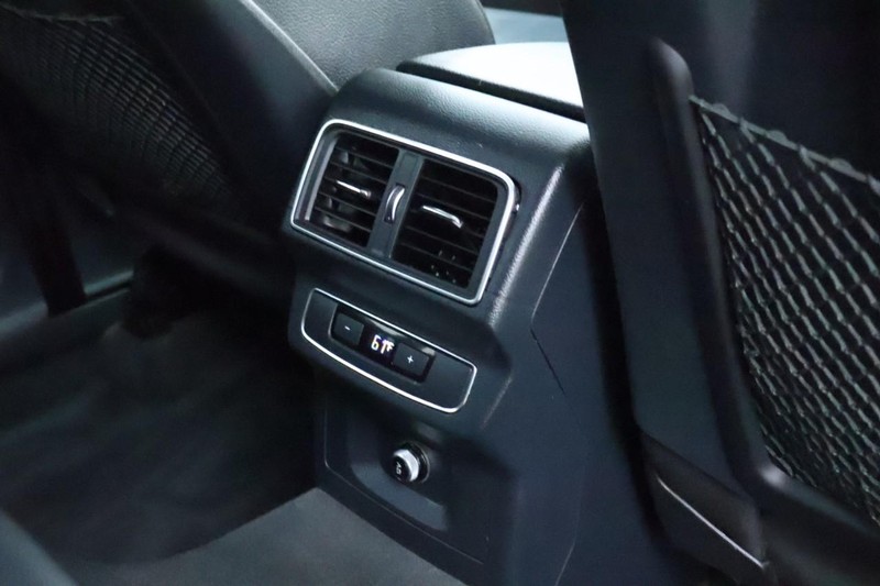 Audi Q5 Vehicle Full-screen Gallery Image 28