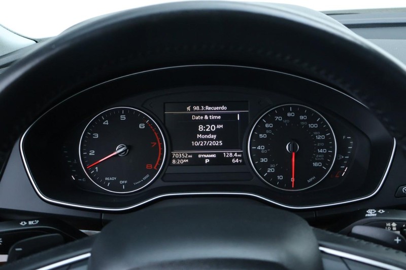 Audi Q5 Vehicle Full-screen Gallery Image 30