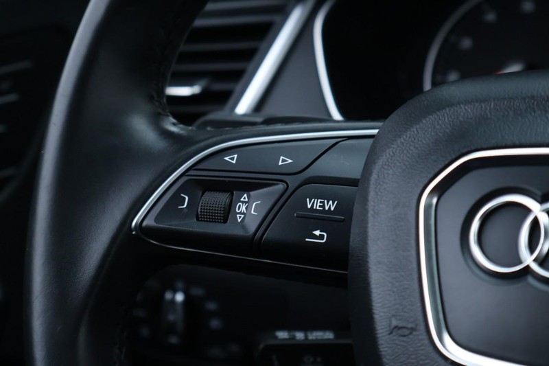 Audi Q5 Vehicle Full-screen Gallery Image 32