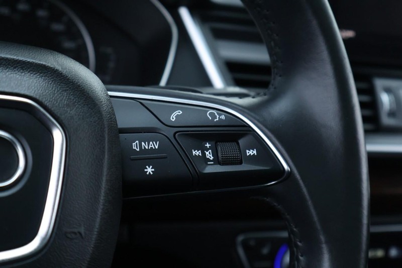 Audi Q5 Vehicle Full-screen Gallery Image 33