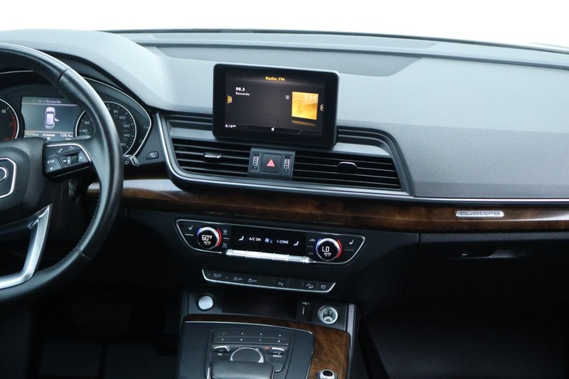 Audi Q5 Vehicle Full-screen Gallery Image 34