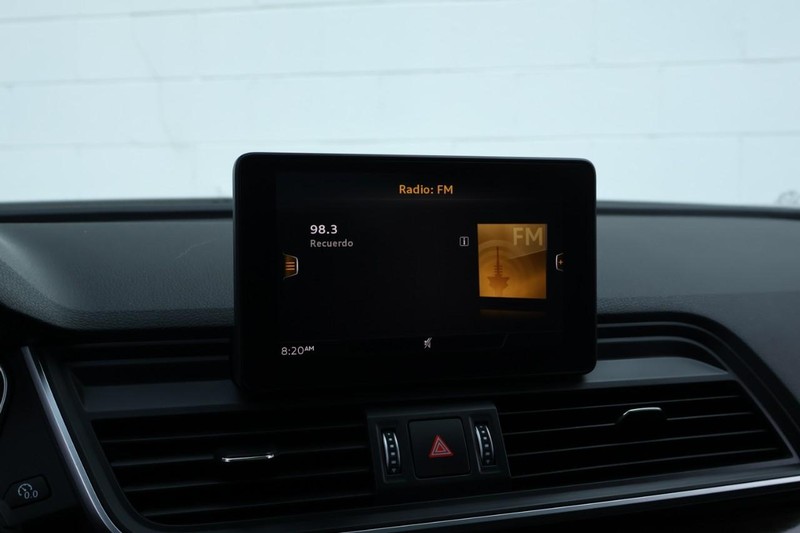 Audi Q5 Vehicle Full-screen Gallery Image 35