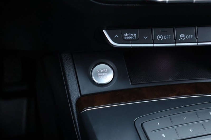 Audi Q5 Vehicle Full-screen Gallery Image 38