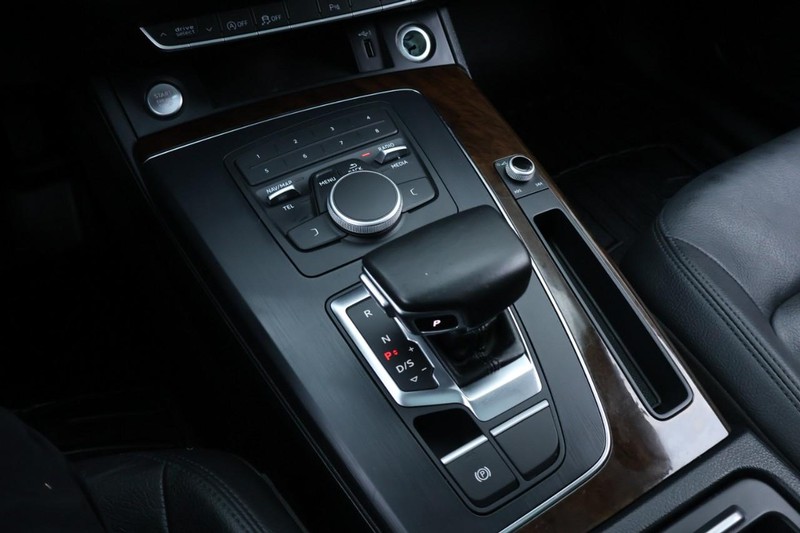 Audi Q5 Vehicle Full-screen Gallery Image 39