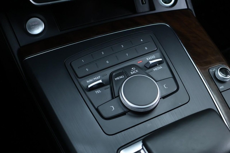 Audi Q5 Vehicle Full-screen Gallery Image 40