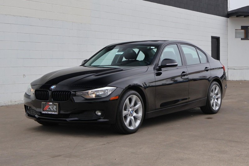 BMW 320i Vehicle Full-screen Gallery Image 12