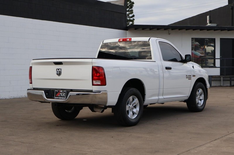 Ram 1500 Classic Vehicle Full-screen Gallery Image 05