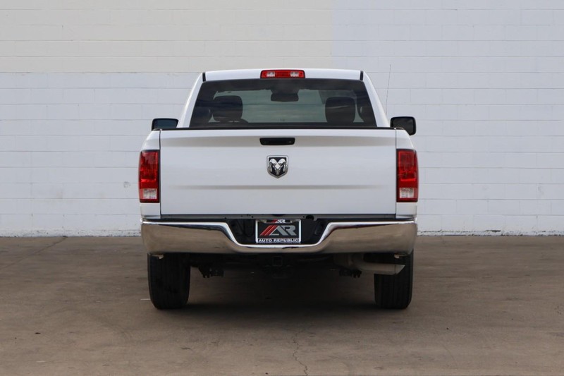 Ram 1500 Classic Vehicle Full-screen Gallery Image 06