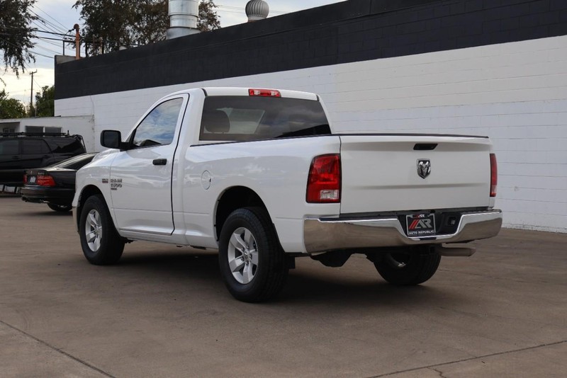 Ram 1500 Classic Vehicle Full-screen Gallery Image 10