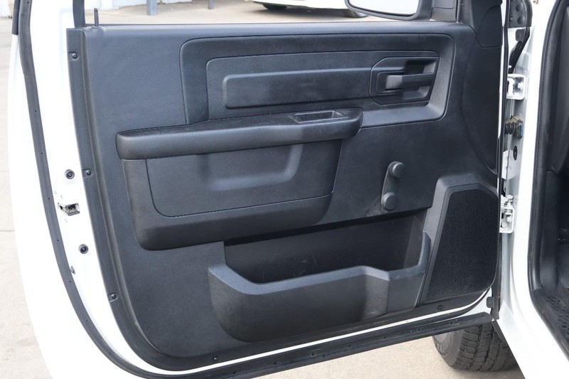 Ram 1500 Classic Vehicle Full-screen Gallery Image 16