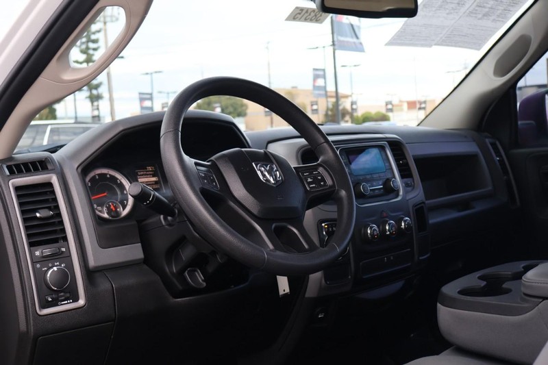 Ram 1500 Classic Vehicle Full-screen Gallery Image 17