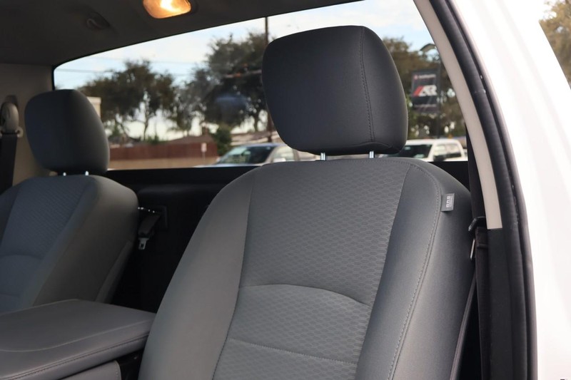 Ram 1500 Classic Vehicle Full-screen Gallery Image 19