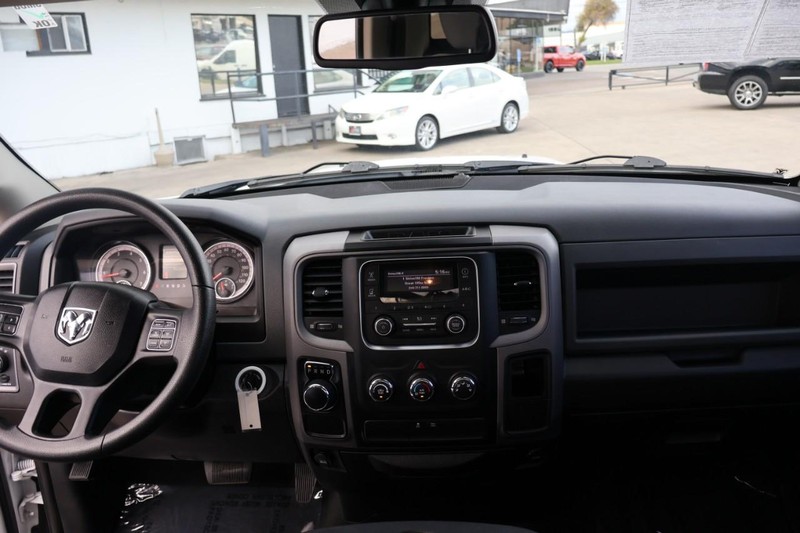 Ram 1500 Classic Vehicle Full-screen Gallery Image 22
