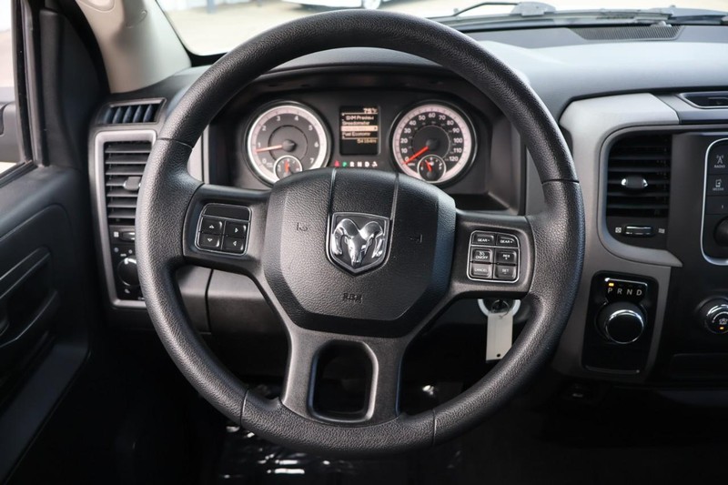 Ram 1500 Classic Vehicle Full-screen Gallery Image 24