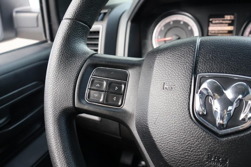 Ram 1500 Classic Vehicle Full-screen Gallery Image 25