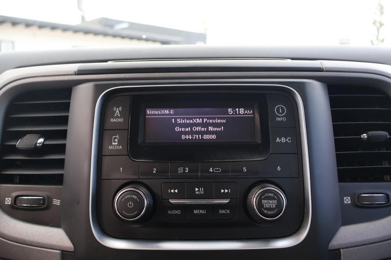 Ram 1500 Classic Vehicle Full-screen Gallery Image 28