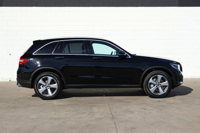 Mercedes-Benz GLC Vehicle Full-screen Gallery Image 04