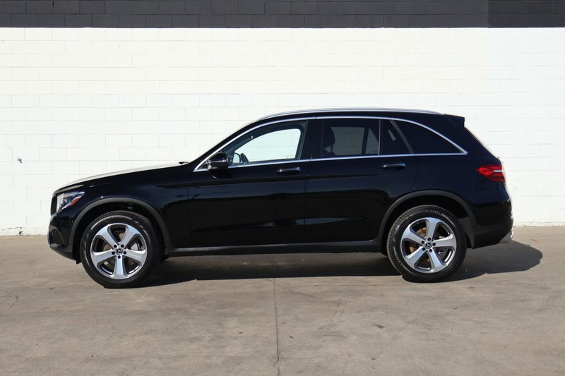 Mercedes-Benz GLC Vehicle Full-screen Gallery Image 11