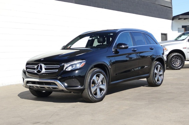 Mercedes-Benz GLC Vehicle Full-screen Gallery Image 12