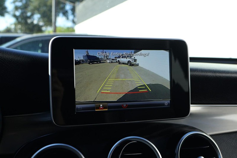 Mercedes-Benz GLC Vehicle Full-screen Gallery Image 32